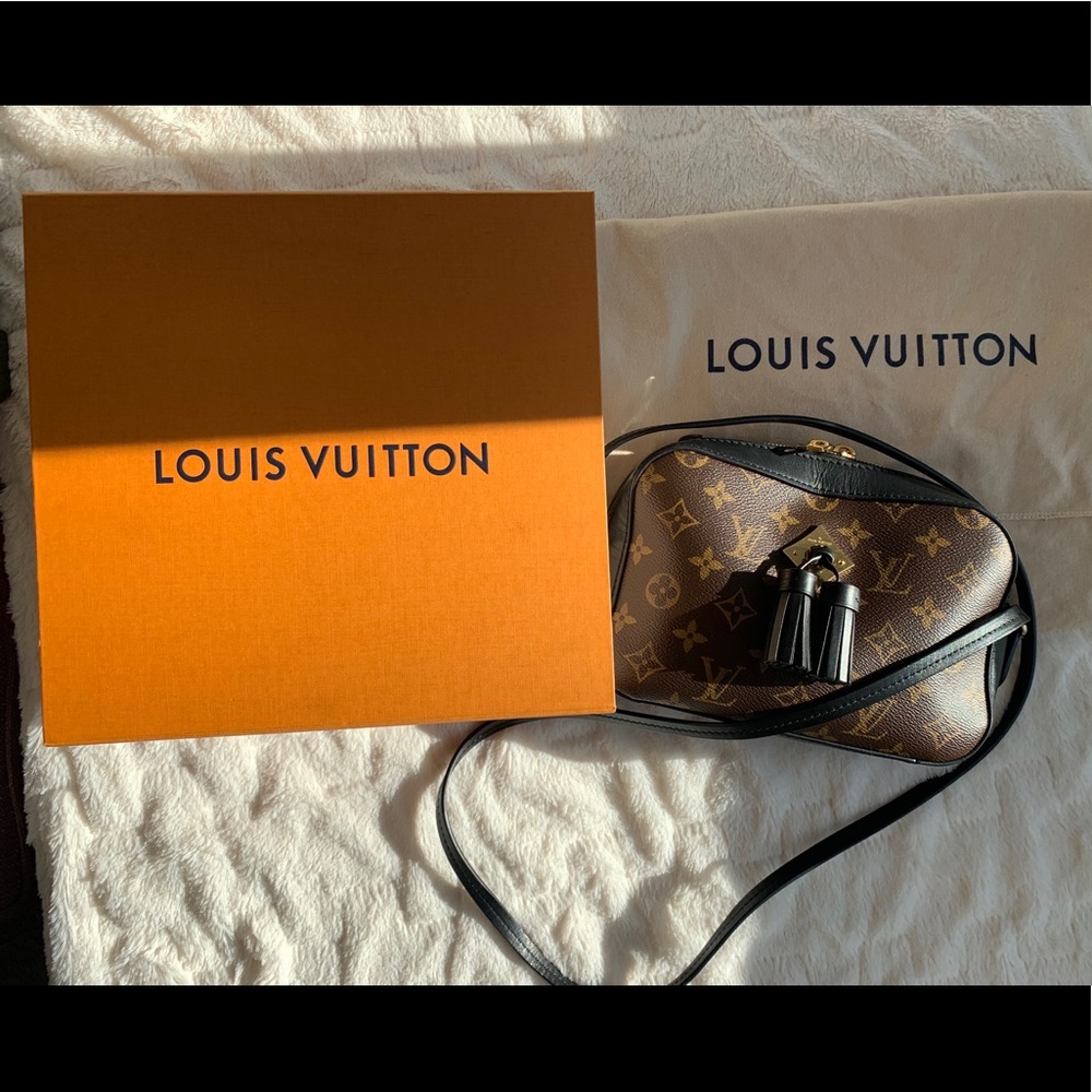 Louis Vuitton Saintonge Noir Crossbody